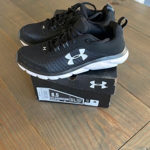 Womens Under Armour Sneakers. Size 8.5
